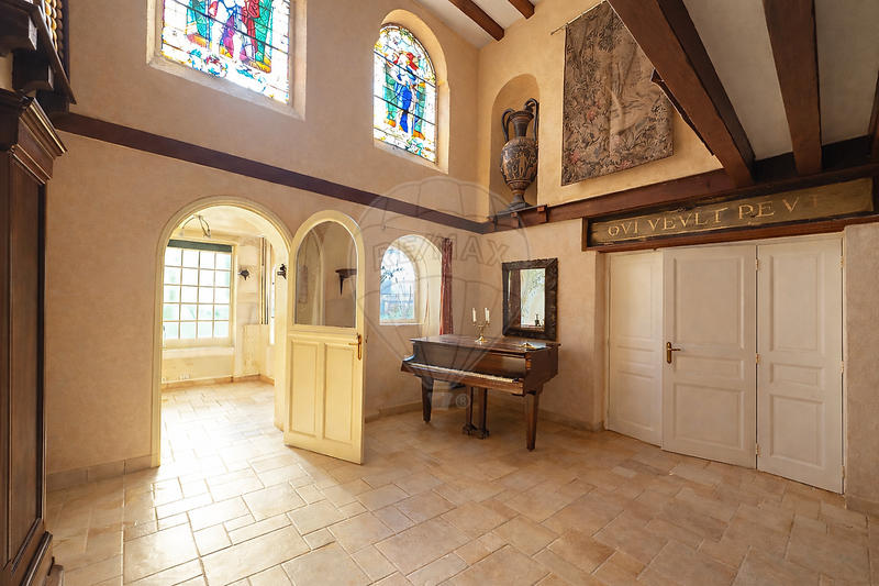 Maison - 210 m² - 7 pièces