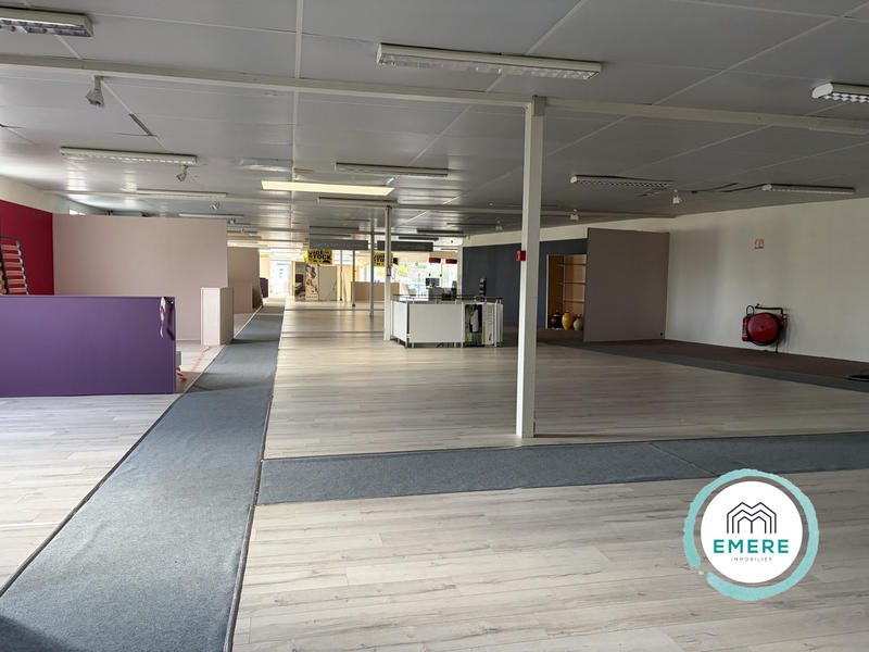 Maison - 1 730 m² - 2 pièces