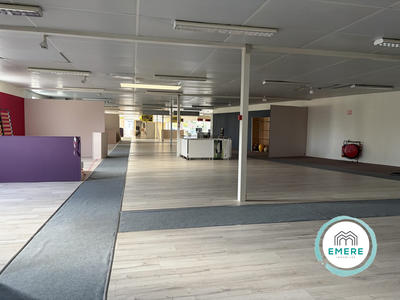 Maison - 1 730 m² - 2 pièces