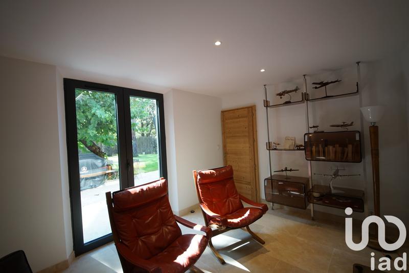 Maison - 250 m² - 9 pièces