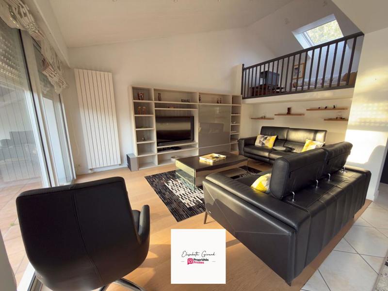 Maison - 205 m² - 6 pièces