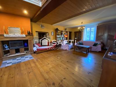 Maison - 215 m² - 7 pièces