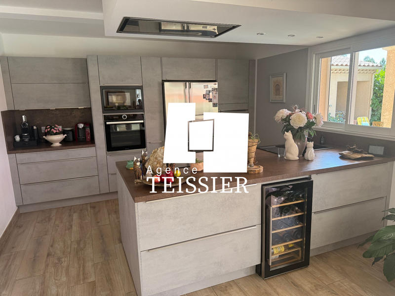 Villa - 151 m² - 6 pièces