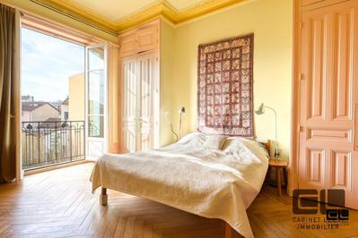 Appartement - 198 m² - 6 pièces