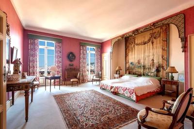 Appartement - 242 m² - 5 pièces