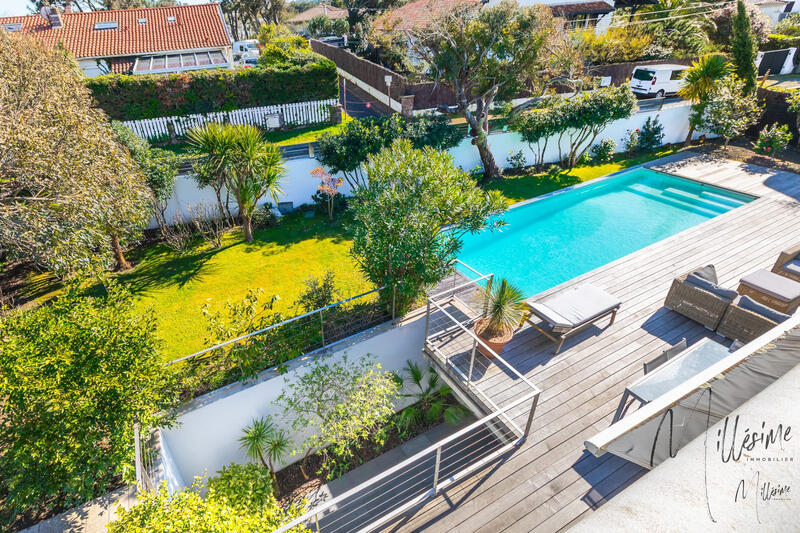 Maison contemporaine - 248 m² - 7 pièces