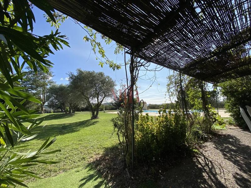 Propriété - 370 m² - 26 pièces