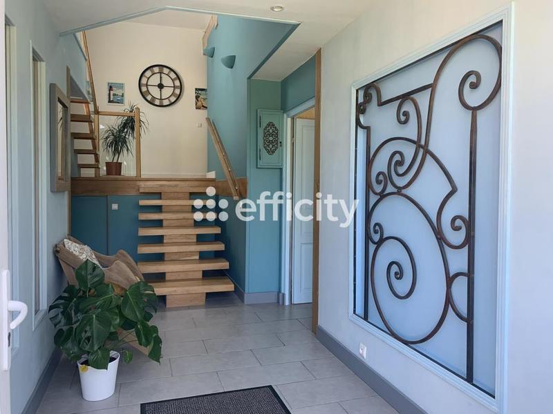 Maison - 220 m² - 7 pièces