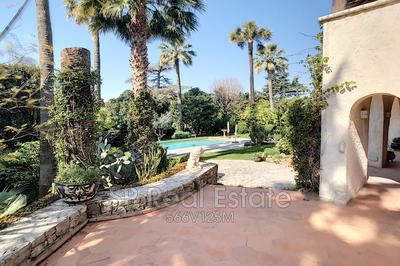 Maison - 380 m² - 10 pièces