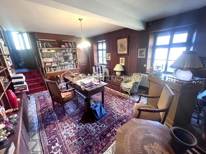 Demeure - 324 m² - 11 pièces