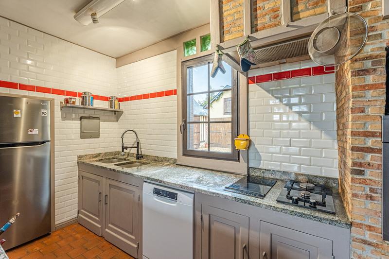 Maison ancienne - 220 m² - 9 pièces