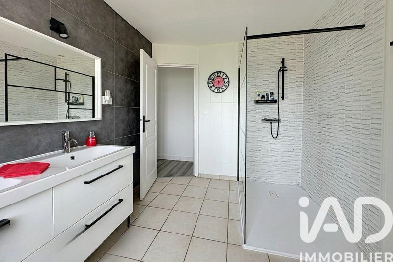 Maison - 240 m² - 7 pièces