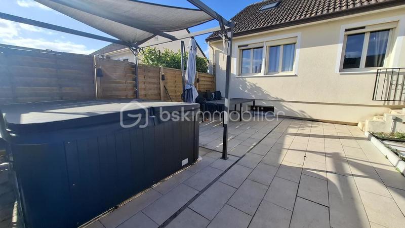 Maison - 121 m² - 7 pièces