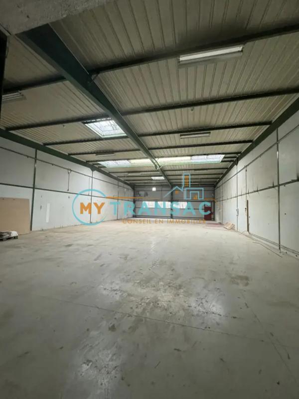 Local d'activité / Entrepôt - 385 m²