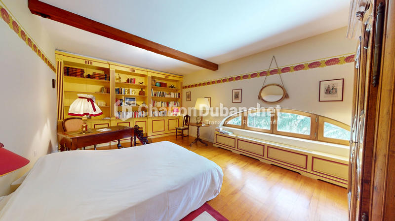 Maison - 380 m² - 7 pièces