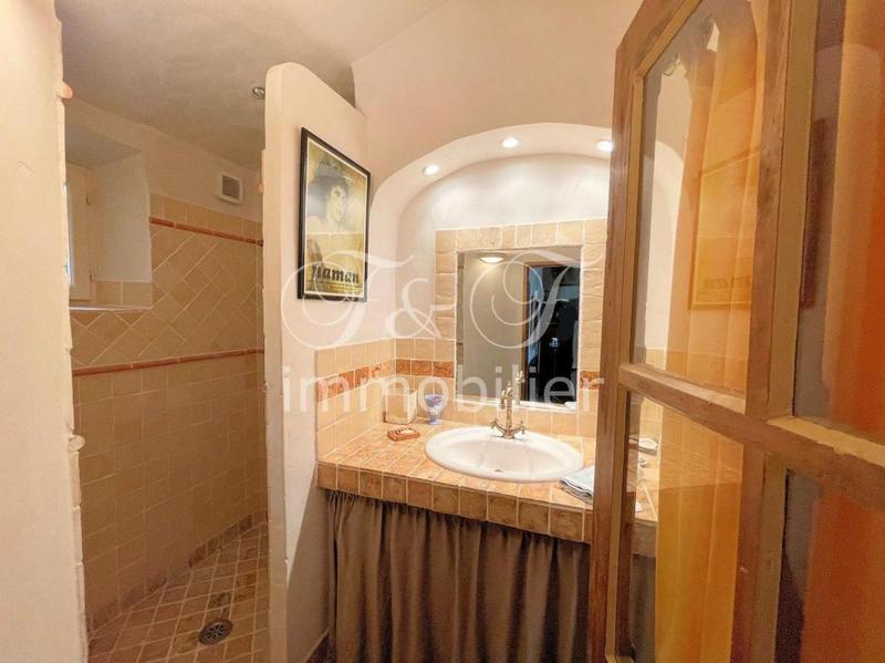 Propriété - 190 m² - 6 pièces