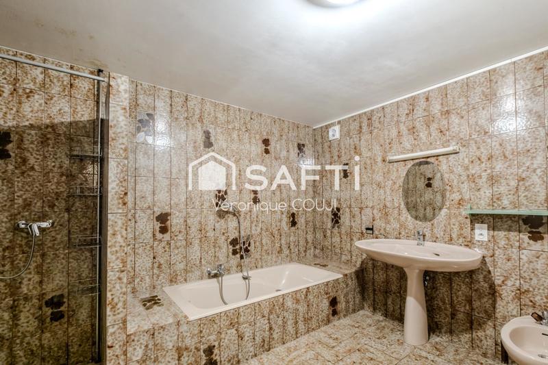 Maison - 230 m² - 9 pièces