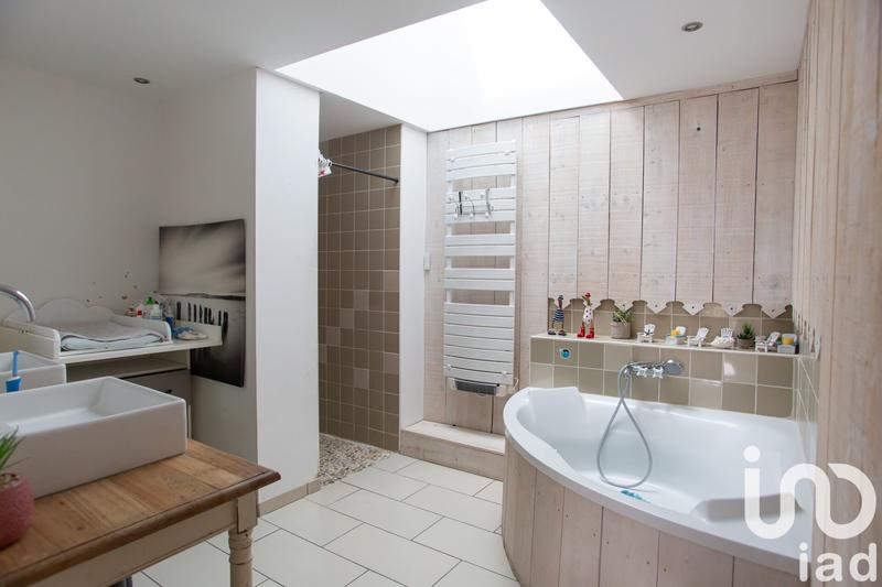 Maison - 207 m² - 7 pièces