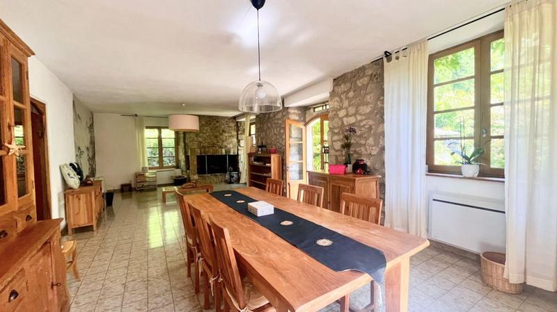 Maison - 320 m² - 6 pièces