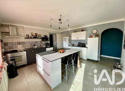 Maison - 180 m² - 7 pièces