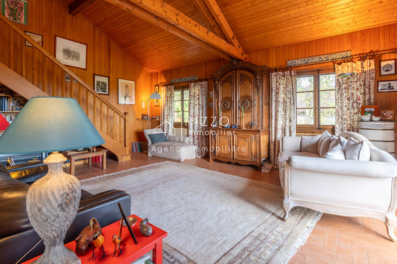 Maison - 227 m² - 8 pièces