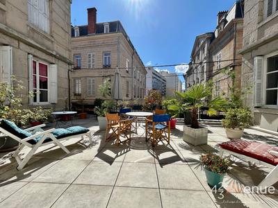 Appartement - 176 m² - 6 pièces