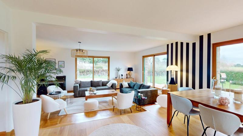 Maison traditionnelle - 276 m² - 8 pièces