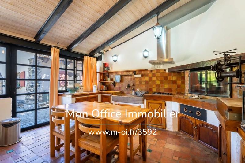 Propriété - 270 m² - 8 pièces