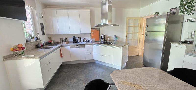 Maison - 216 m² - 8 pièces