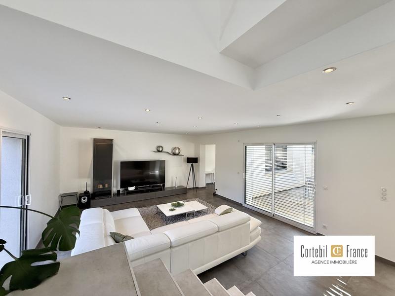 Villa - 277 m² - 9 pièces