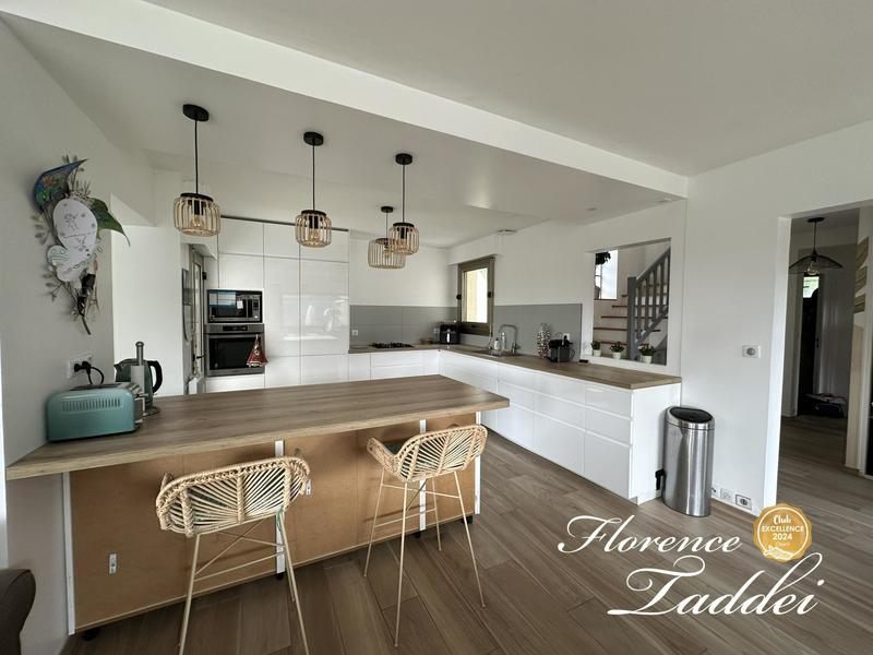 Maison - 140 m² - 6 pièces