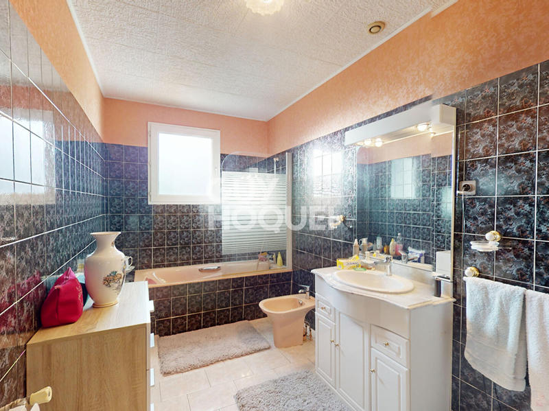 Maison - 213 m² - 16 pièces