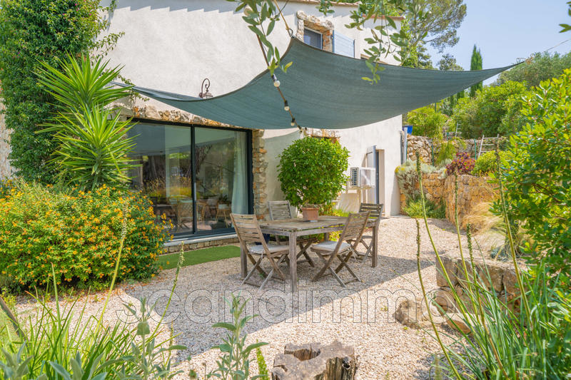 Maison - 220 m² - 5 pièces