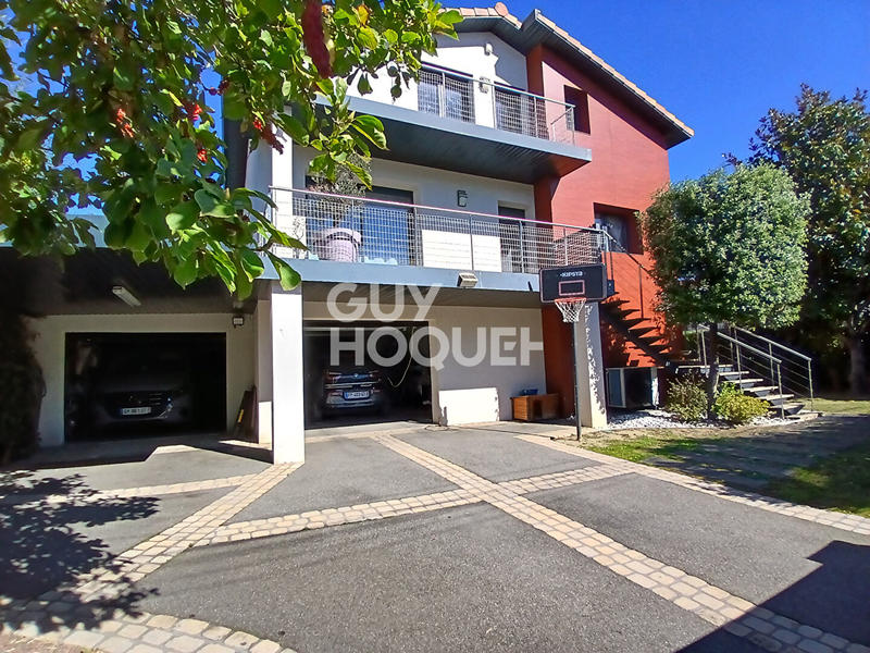 Maison - 250 m² - 6 pièces