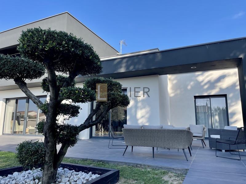 Maison - 240 m² - 5 pièces