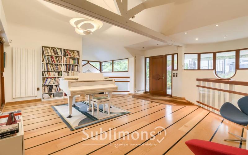 Maison - 240 m² - 9 pièces