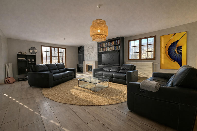 Maison - 260 m² - 7 pièces