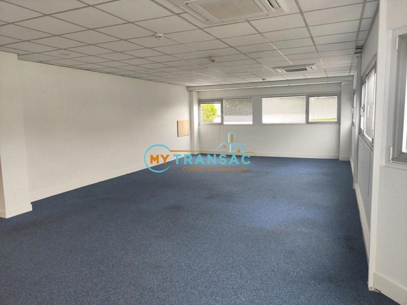 Local d'activités - 2 440 m²