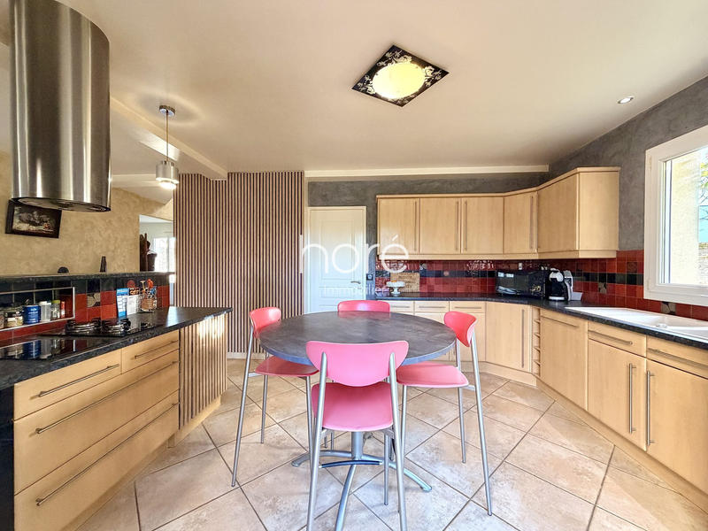 Maison - 230 m² - 6 pièces