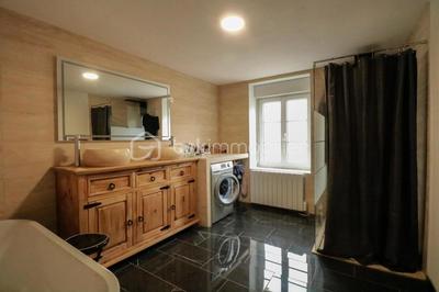 Maison - 220 m² - 10 pièces