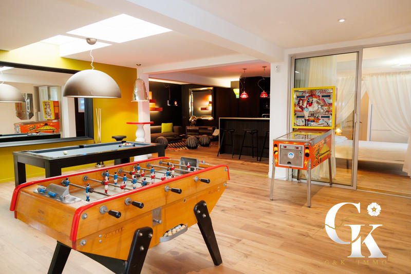 Maison - 393 m² - 9 pièces