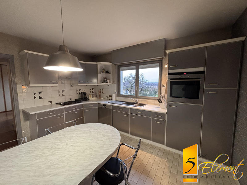 Maison traditionnelle - 127 m² - 4 pièces