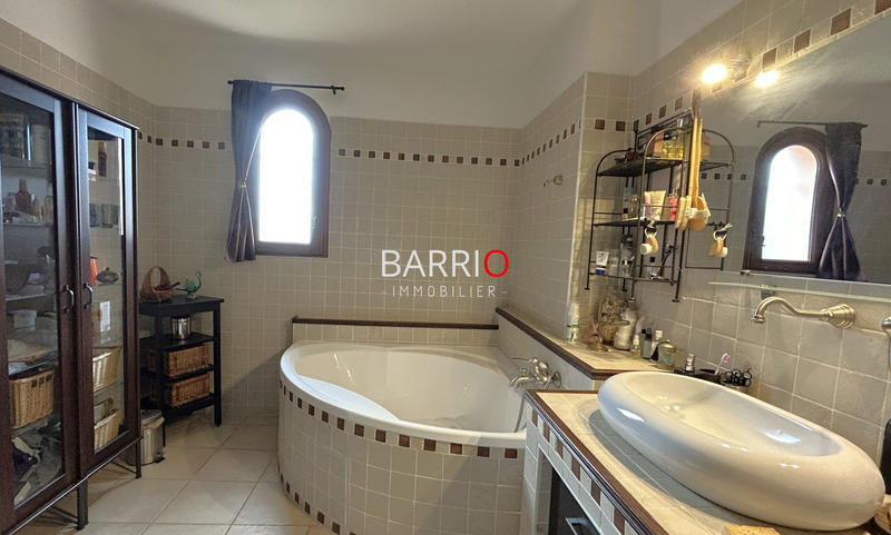 Villa - 226 m² - 8 pièces