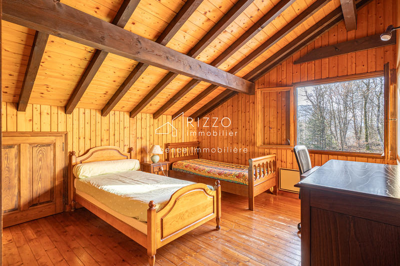 Maison - 222 m² - 5 pièces