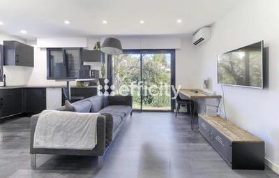 Maison - 180 m² - 5 pièces