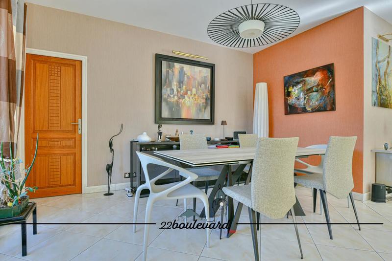 Villa - 250 m² - 8 pièces