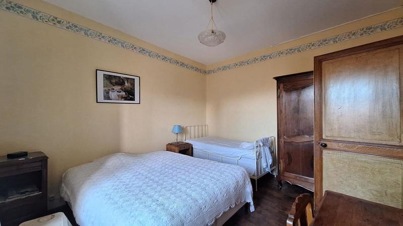 Maison - 228 m² - 8 pièces