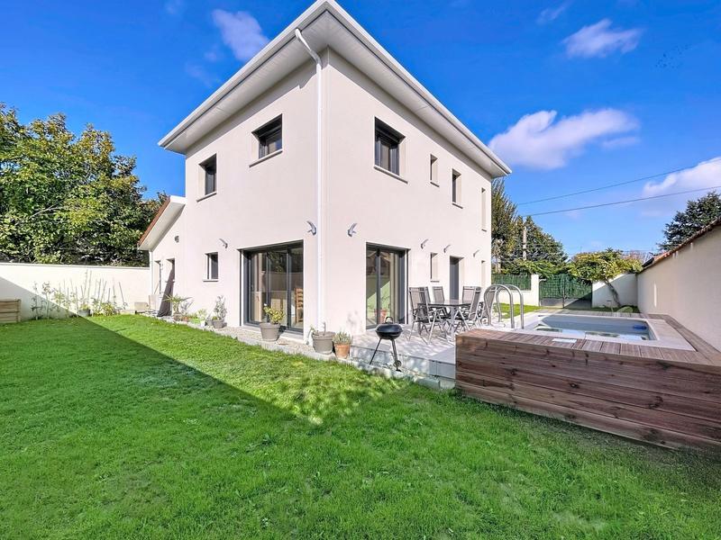 Maison - 120 m² - 4 pièces