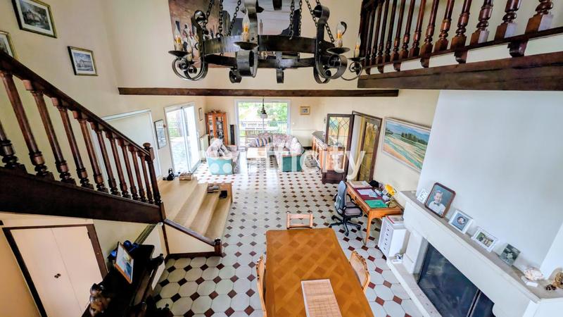 Maison - 315 m² - 10 pièces