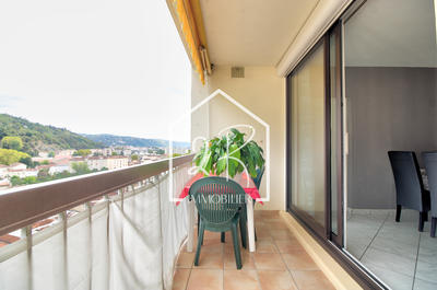 Appartement - 80 m² - 4 pièces